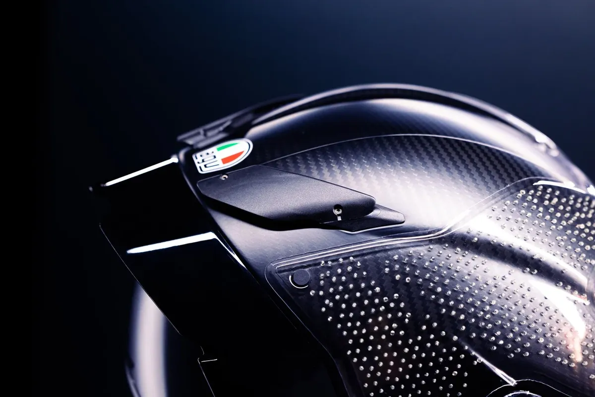 Новый шлем AGV Pista GP R3 снижает риск сотрясения мозга в шесть раз — фото 2