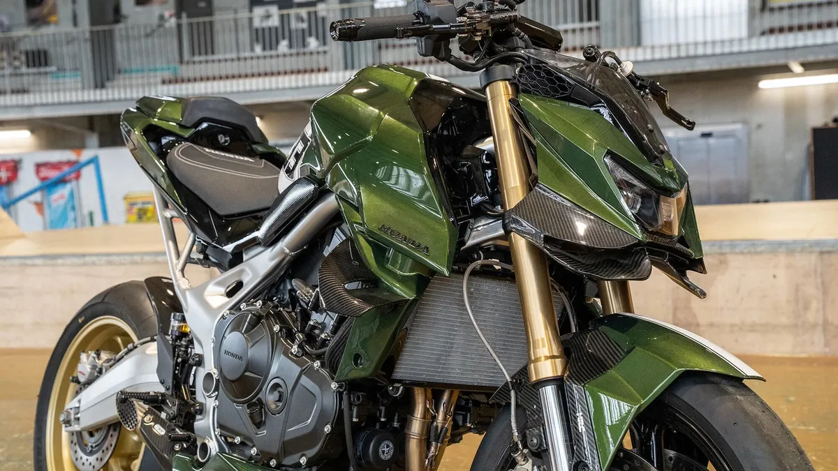 Кастомная Honda CB750 Hornet победила в конкурсе Honda Customs, обойдя XL750 Transalp