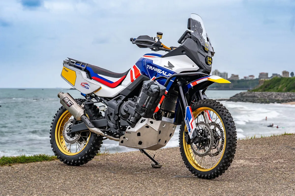 Кастомная Honda CB750 Hornet победила в конкурсе Honda Customs, обойдя XL750 Transalp — фото 3
