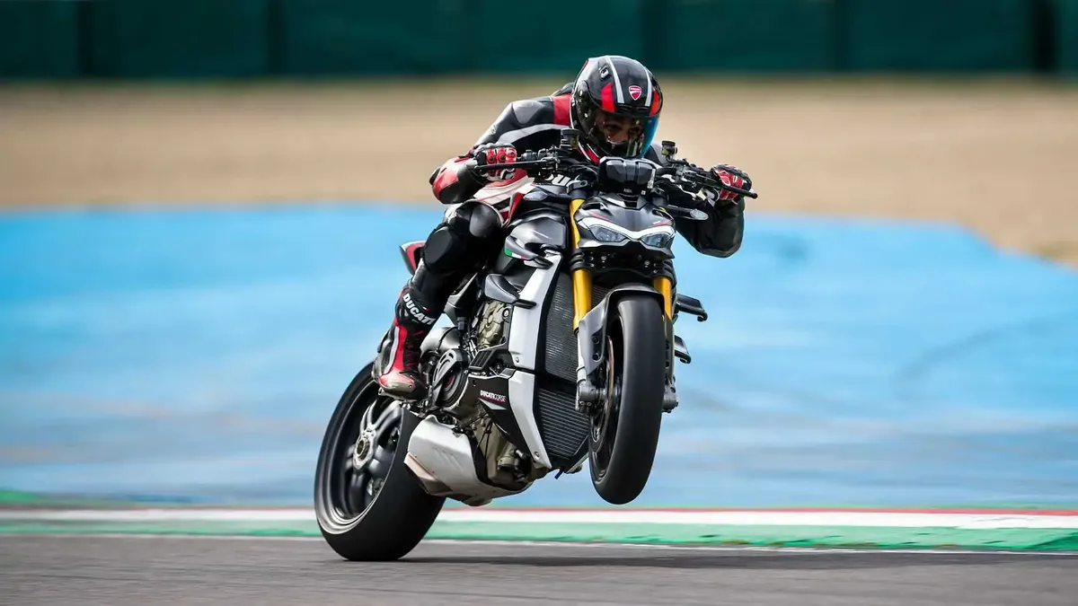 Приказ CARB указывает на новую Ducati Streetfighter V4 SP