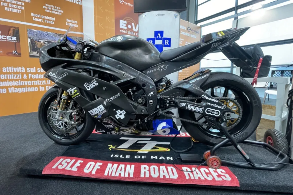 Полная конверсия: как Yamaha R6E стала электрическим гоночным мотоциклом