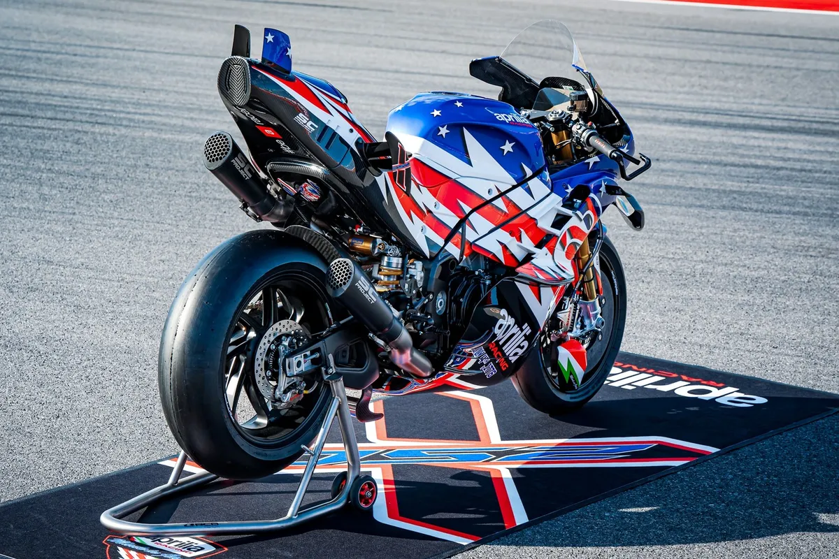Звёзды, полосы и 240 л.с.: знакомьтесь с Aprilia X 250th — прототип MotoGP для дороги