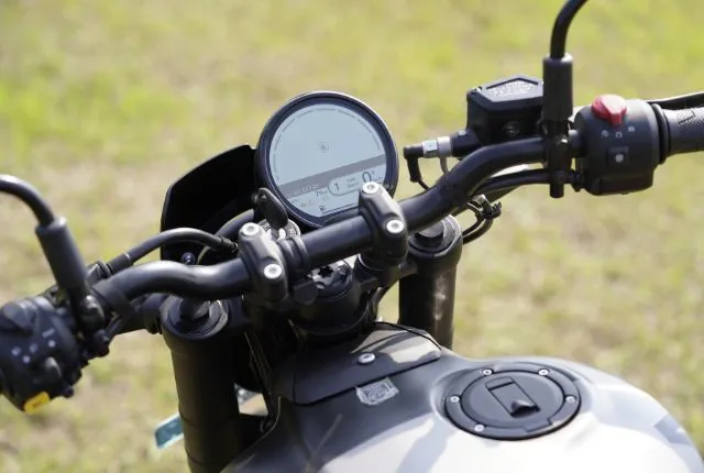 Royal Enfield Guerilla 450 Apex 2026: первый тест-драйв обновлённого спортбайка — фото 4