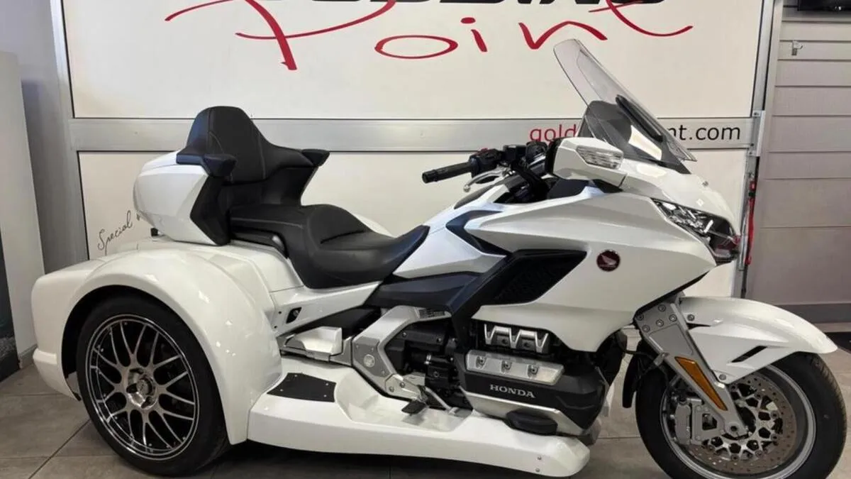 Honda GL 1800 Gold Wing Tour 50° Anniversario: подержанный экземпляр дня
