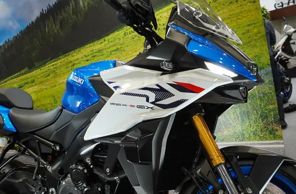 Появились «крылья»: представлен новый роскошный кроссовер Suzuki GSX-S1000GX на Токийском мотоциклетном шоу 2026 — фото 4