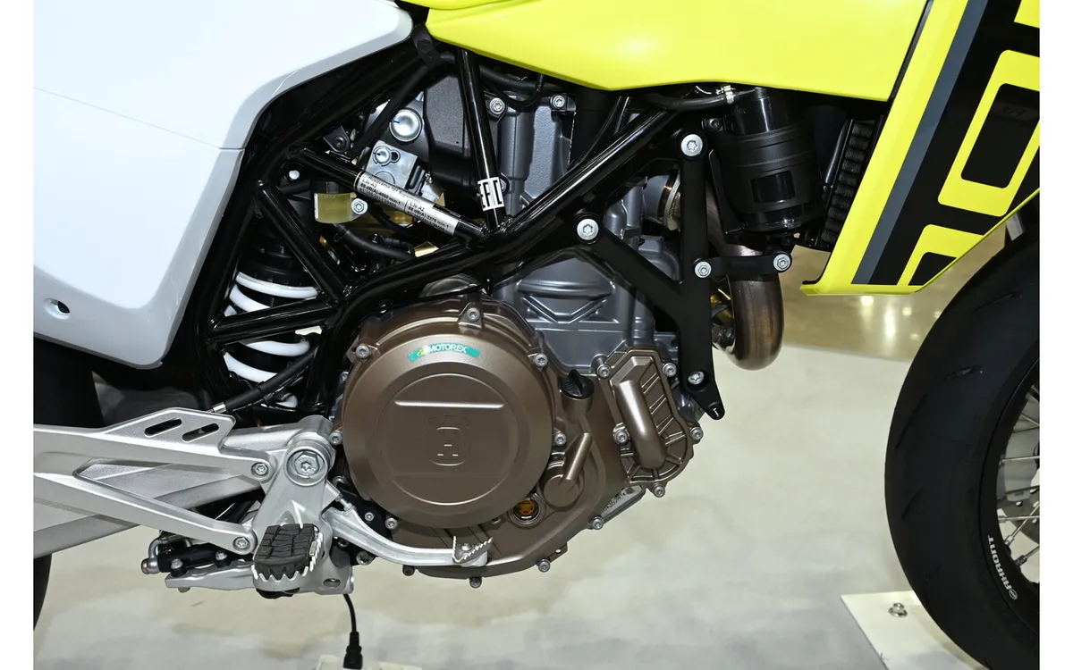Новый Husqvarna 701 Supermoto с переработанным двигателем представлен на Токийском мотошоу 2026