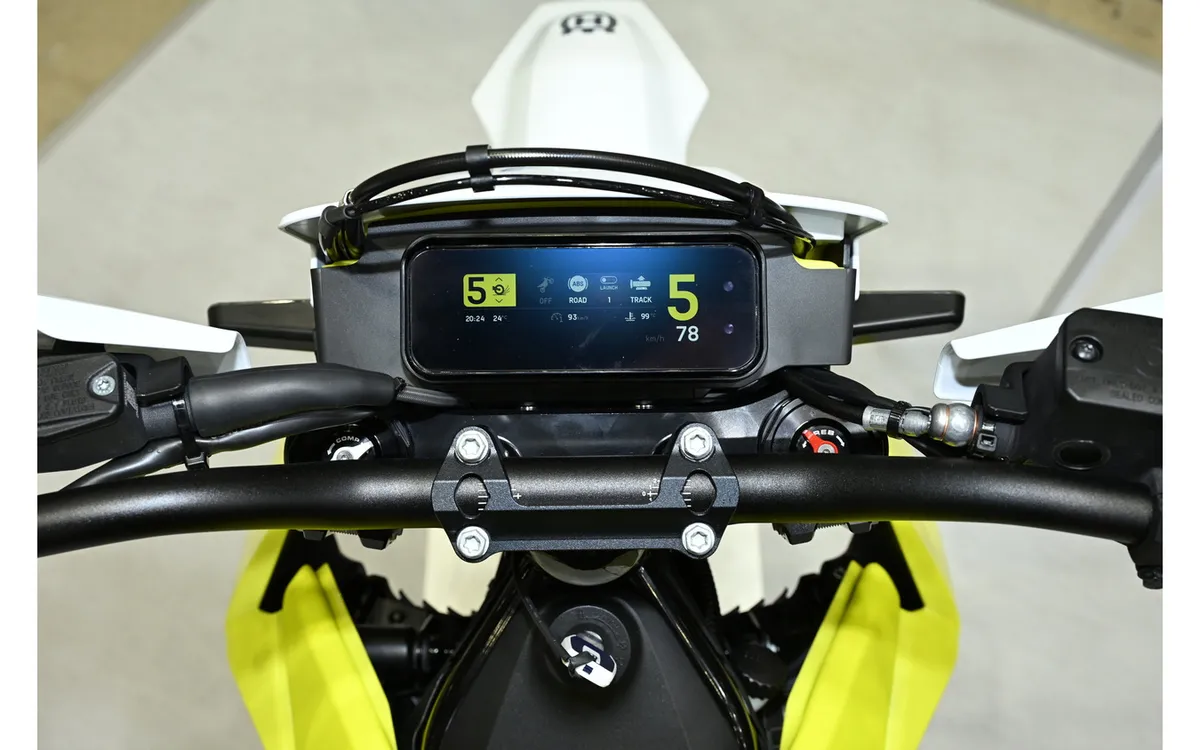 Новый Husqvarna 701 Supermoto с переработанным двигателем представлен на Токийском мотошоу 2026 — фото 2