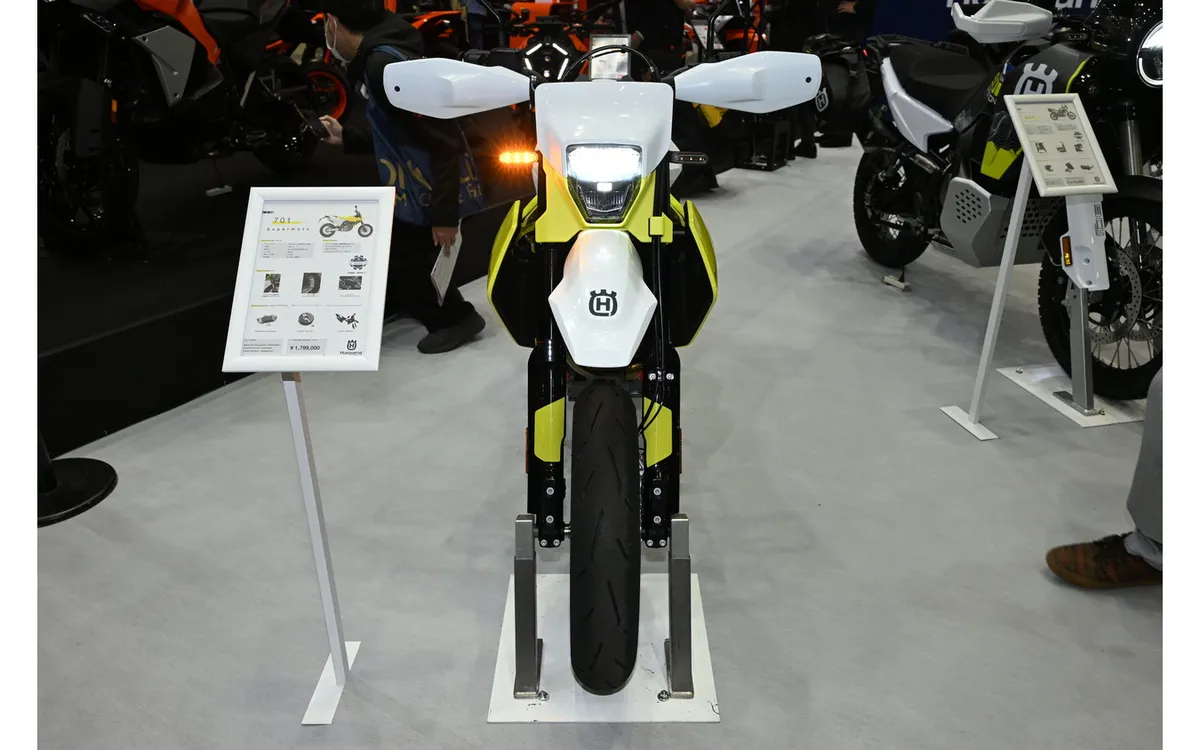 Новый Husqvarna 701 Supermoto с переработанным двигателем представлен на Токийском мотошоу 2026 — фото 3