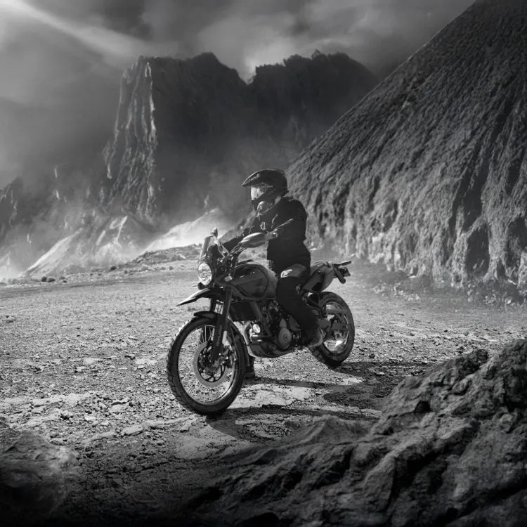 Royal Enfield Himalayan 450 Black Mana Edition: заводские доработки для приключенческого туризма