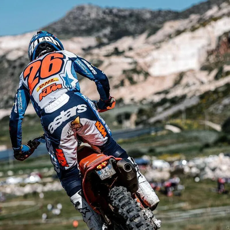 KTM готовит к выпуску 990 SMT: замечен на дорогах, дебют уже скоро
