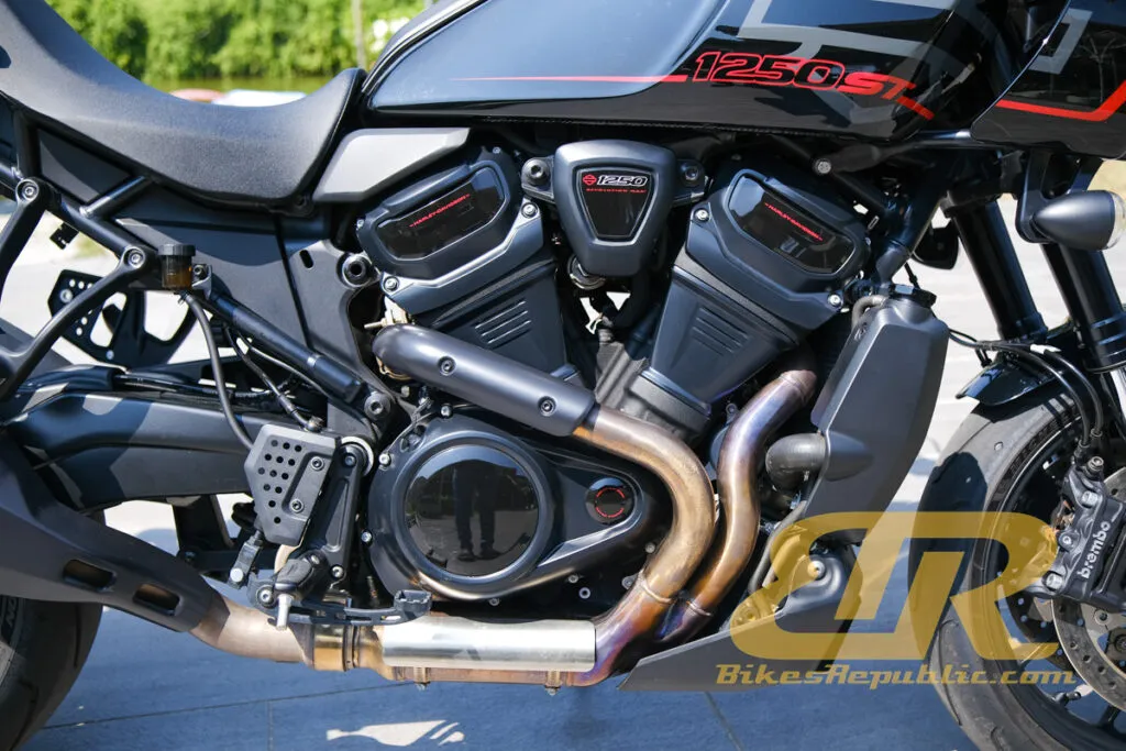 Harley-Davidson Pan America ST — лучший мотоцикл класса Sport Touring 2026 года — фото 3