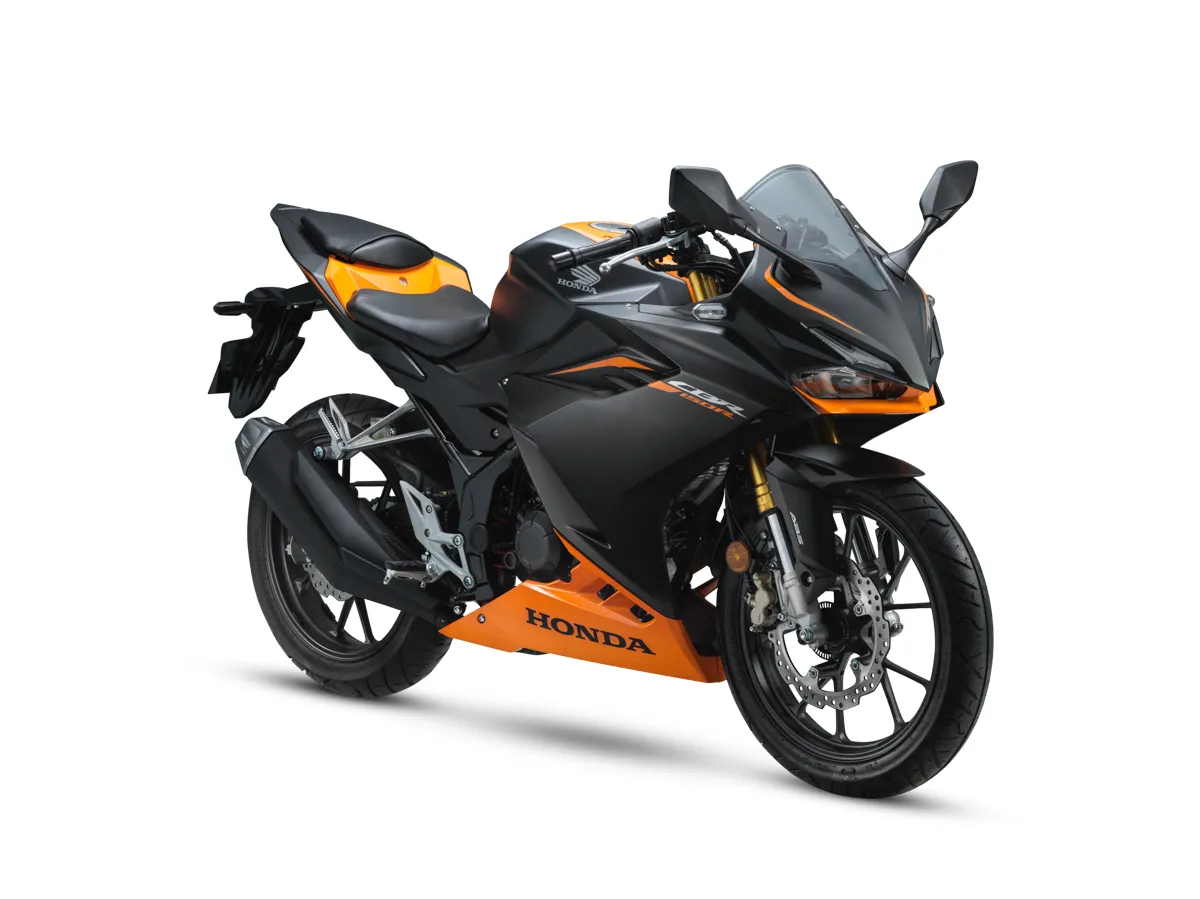 Honda CBR150R 2026: встречайте новую версию в агрессивном цвете Stealth Black