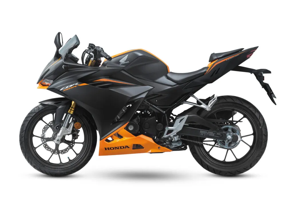 Honda CBR150R 2026: встречайте новую версию в агрессивном цвете Stealth Black — фото 2