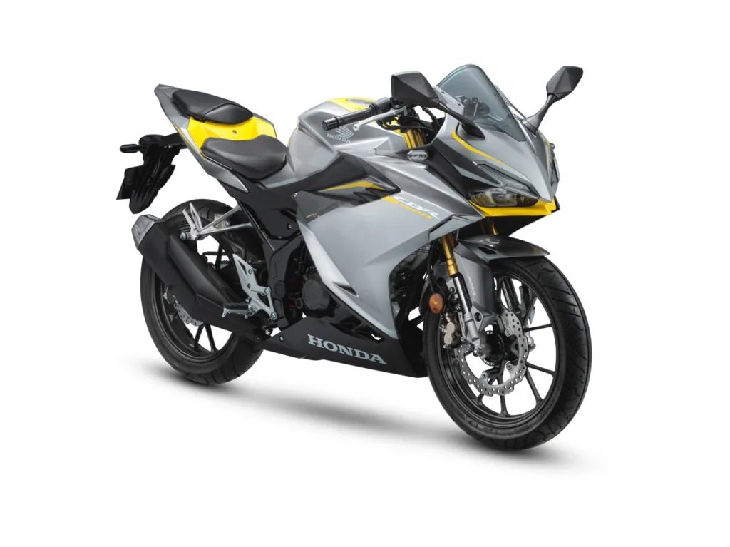 Honda CBR150R 2026: встречайте новую версию в агрессивном цвете Stealth Black — фото 3