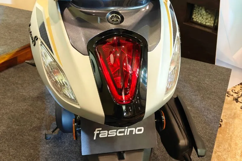 Yamaha Fascino 125 Hybrid 2026 года представлена по цене 76 500 рупий