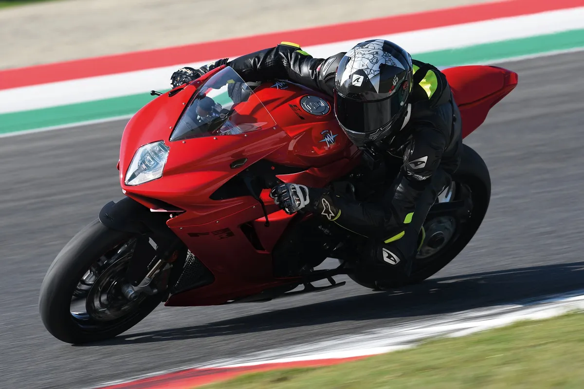 2026 MV Agusta F3 R: итальянская икона мощностью 147 л.с. получает новую стратегическую цену
