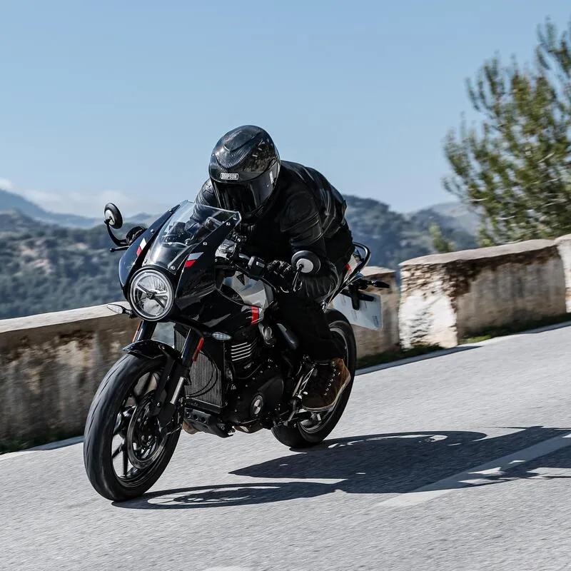 Distinguished Gentleman’s Ride: Triumph Sardegna разыгрывает Thruxton 400 — фото 2