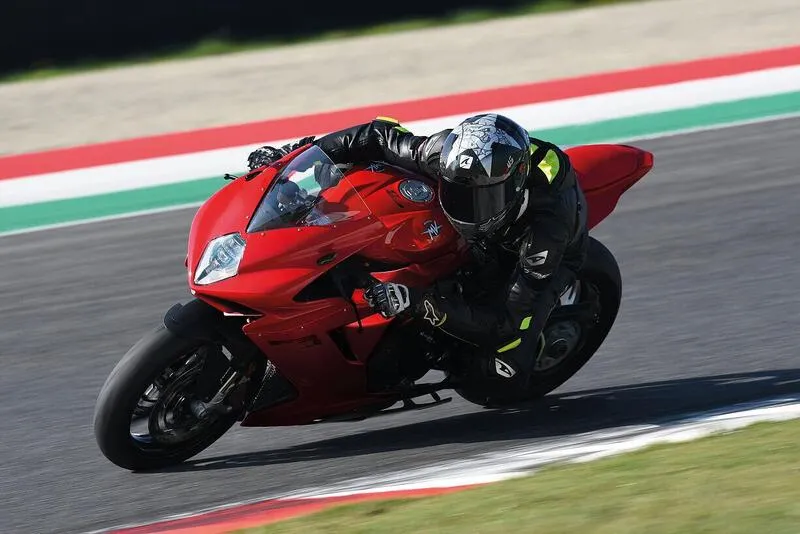 MV AGUSTA F3 R: резкое снижение цены до 16 000 евро — фото 3