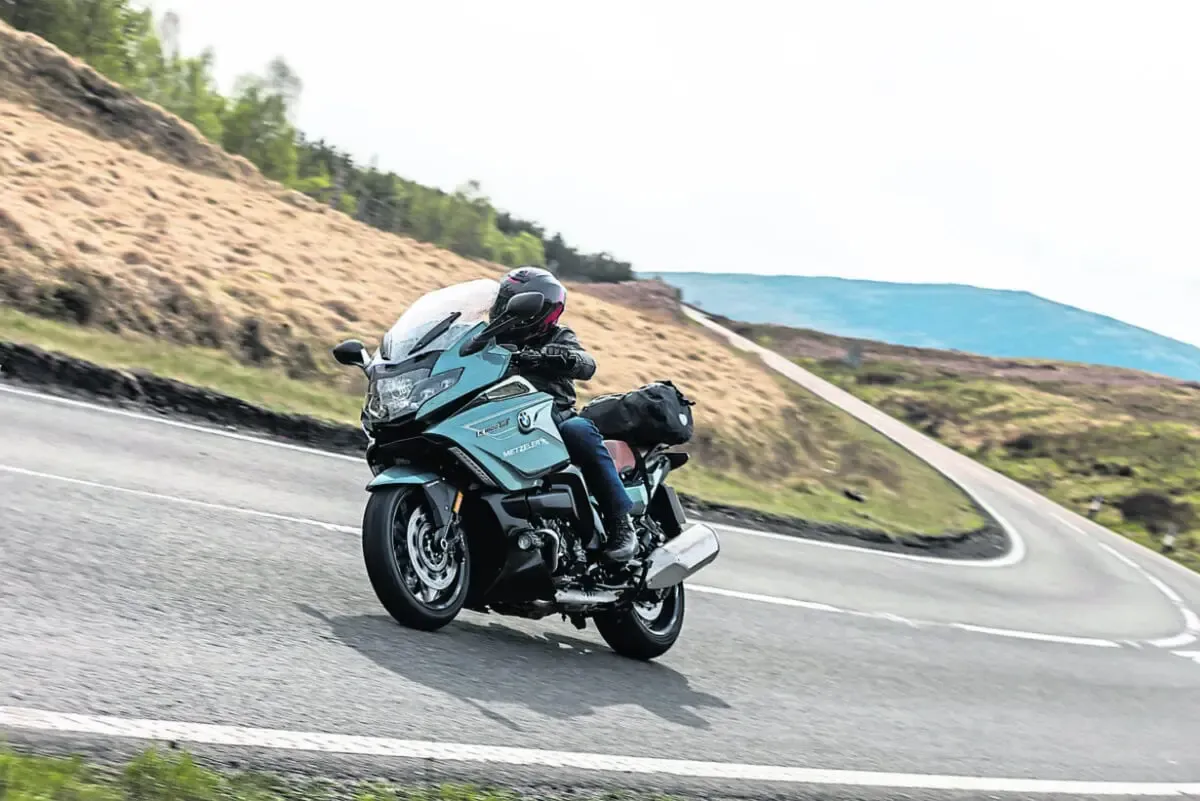 Тест-драйв BMW K1600GT: Мощь и комфорт шестицилиндрового гиганта — фото 3