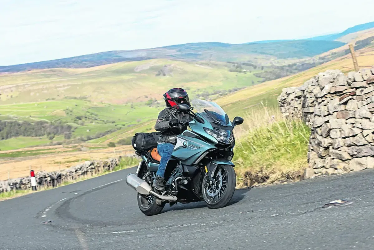 Тест-драйв BMW K1600GT: Мощь и комфорт шестицилиндрового гиганта — фото 4