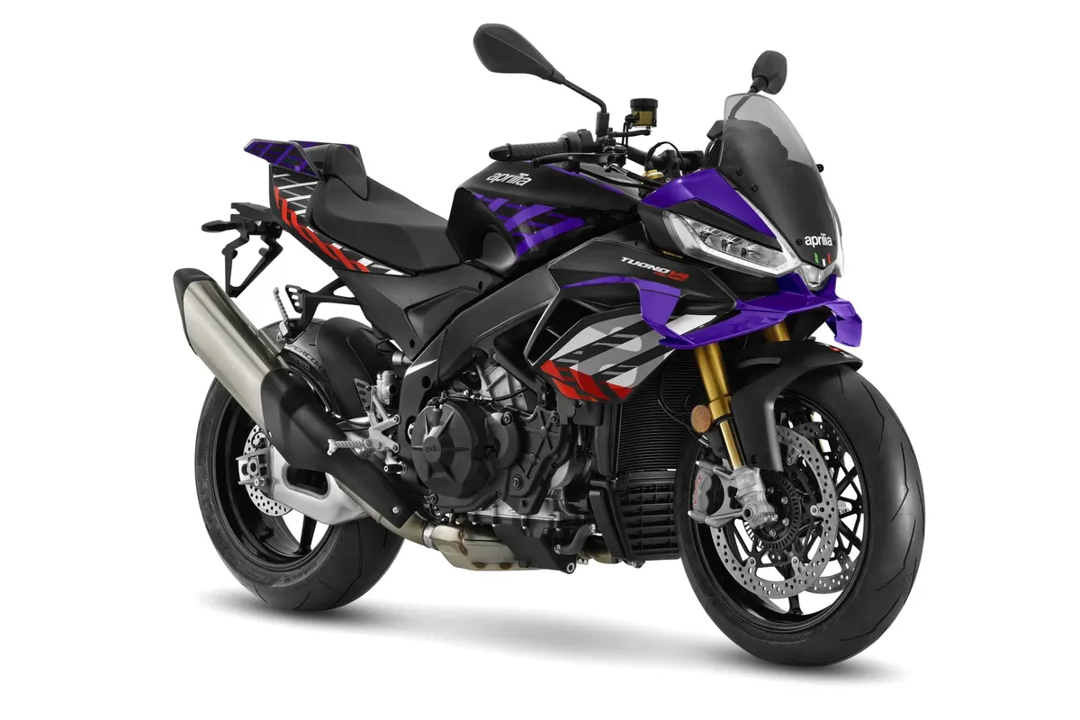 Aprilia предлагает программу трейд-ин на сумму 2000 фунтов стерлингов для моделей Tuono V4 2025 года — фото 2
