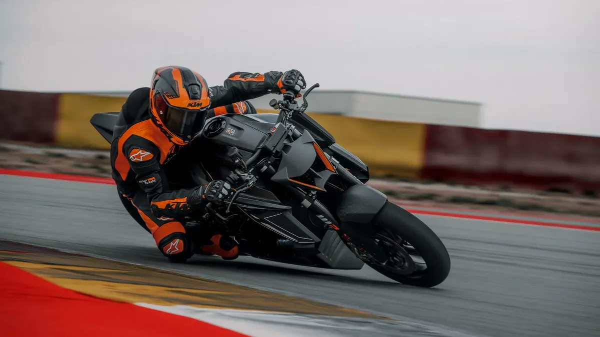 2026 KTM 1390 Super Duke RR Track: трековый эксклюзив, предназначенный только для гоночных трасс, ограничен тиражом в 100 единиц