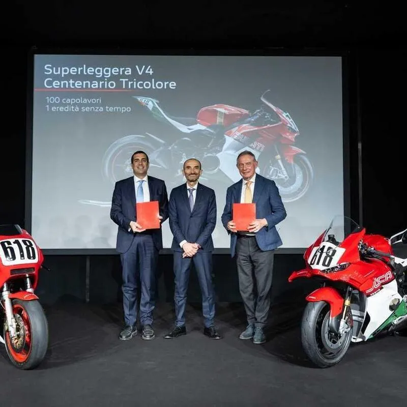 Джейсон Чиннок, генеральный директор Ducati North America, принял участие в гонках на Ducati 450 R/T Desmo 1971 года — фото 4