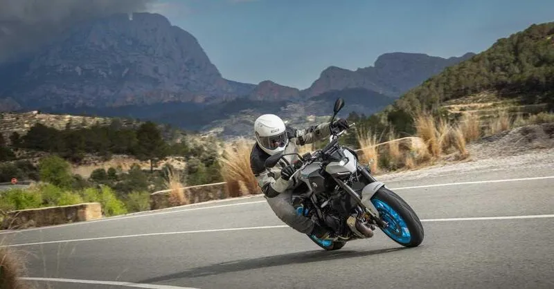 Yamaha MT-07 Y-AMT: озера вы уже знаете, но без сцепления всё меняется!
