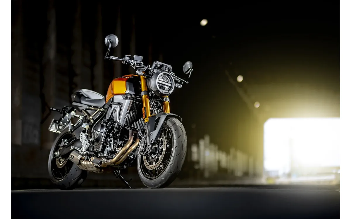Новые неоретро-байки Suzuki GSX-8T и GSX-8TT удостоены престижной немецкой премии Red Dot Design Award — фото 2