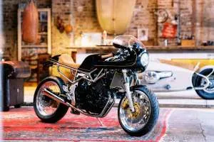 Кастомный кафе-рейсер Yamaha TRX850 от Kingston Custom
