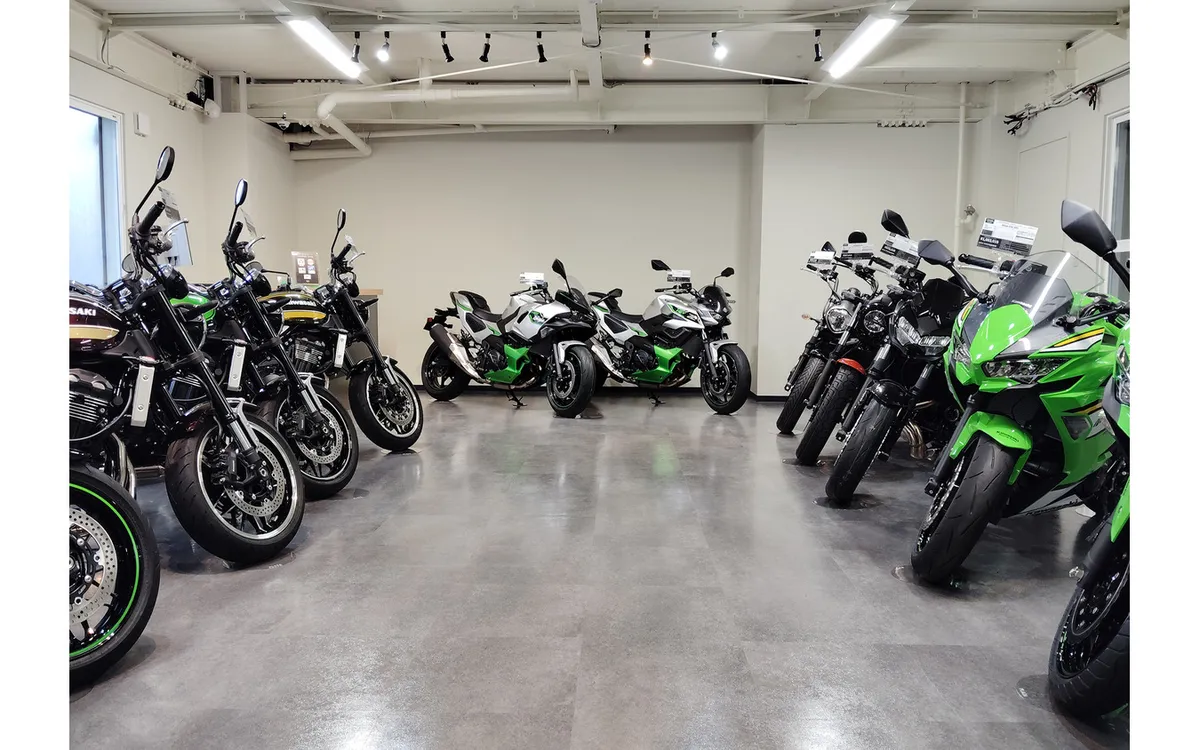 Kawasaki открывает первый в Японии специализированный центр сертифицированных подержанных мотоциклов в Саппоро, Хоккайдо