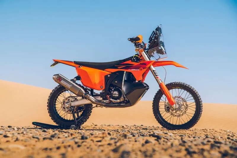 KTM 450 Rally Replica 2027: сколько стоит поселить пустыню в своём гараже