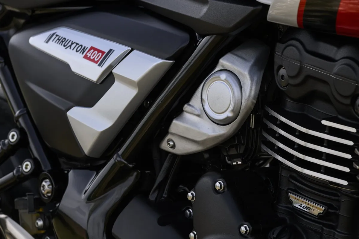 Обзор Triumph Tracker 400 и Thruxton 400: характеристики, особенности, цена — фото 3