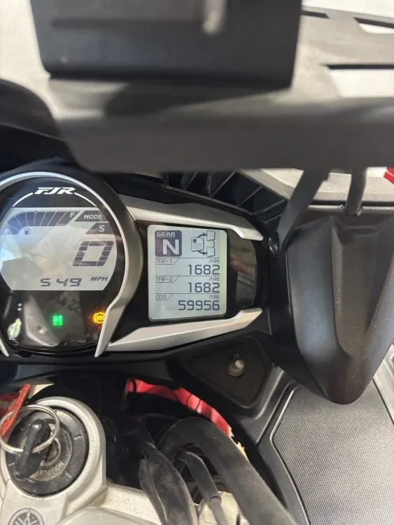 Yamaha FJR1300A 2014: мощный четырехцилиндровый двигатель для дальних путешествий — фото 2