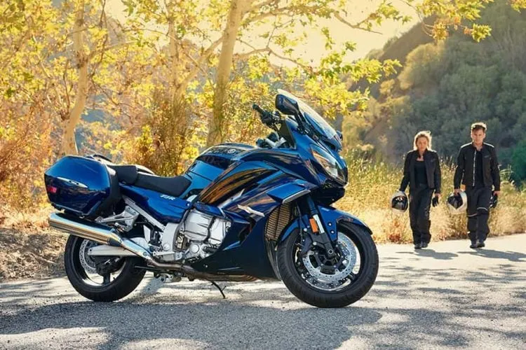 Yamaha FJR1300A 2014: мощный четырехцилиндровый двигатель для дальних путешествий — фото 3
