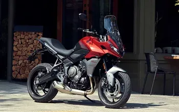 Triumph Tiger Sport 660 выходит на охоту за Kawasaki — фото 3