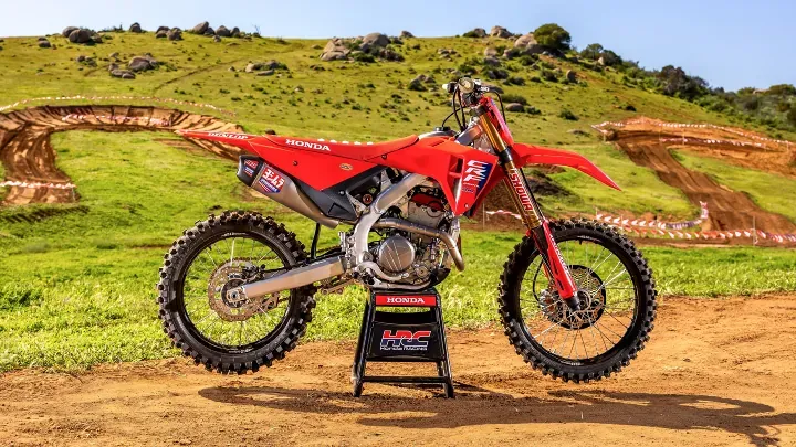 Отзыв моделей Honda CRF250 и CRF450 2025–2026 годов выпуска из-за ослабления руля